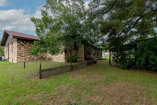 504 N Echols St, Caldwell, TX 77836 - Photo 28