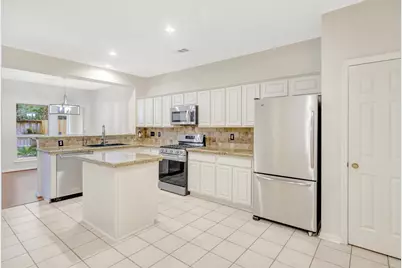 100 Piper Trace, The Woodlands, TX 77381 - Photo 6
