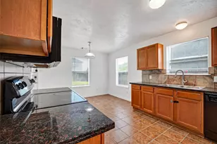 4403 Sprangletop Ave, Baytown, TX 77521 - Photo 18