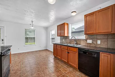 4403 Sprangletop Avenue, Baytown, TX 77521 - Photo 16