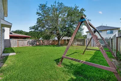 4403 Sprangletop Avenue, Baytown, TX 77521 - Photo 36