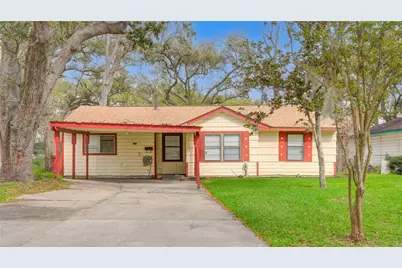 215 Cypress Street, Lake Jackson, TX 77566 - Photo 2