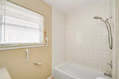 215 Cypress Street, Lake Jackson, TX 77566 - Photo 20