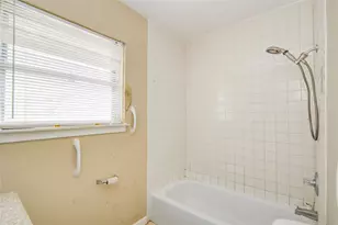 215 Cypress St, Lake Jackson, TX 77566 - Photo 20