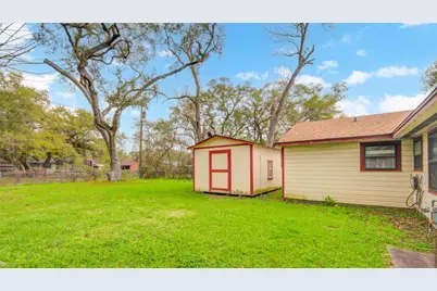 215 Cypress Street, Lake Jackson, TX 77566 - Photo 24