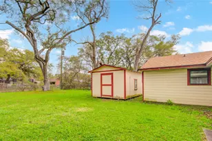 215 Cypress St, Lake Jackson, TX 77566 - Photo 24