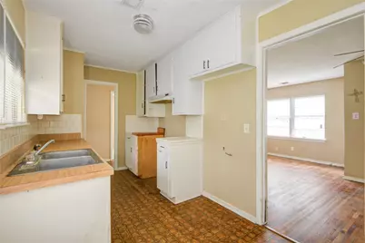 215 Cypress Street, Lake Jackson, TX 77566 - Photo 10