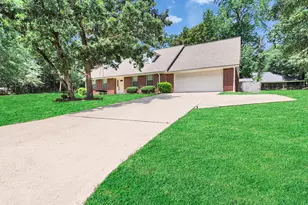 1928 Greentree Dr, Huntsville, TX 77340 - Photo 4