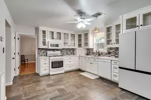 1928 Greentree Dr, Huntsville, TX 77340 - Photo 12