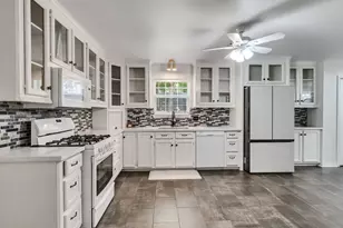 1928 Greentree Dr, Huntsville, TX 77340 - Photo 14
