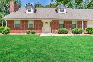 1928 Greentree Dr, Huntsville, TX 77340 - Photo 1