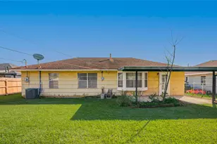 1510 W 11th St, Freeport, TX 77541 - Photo 28