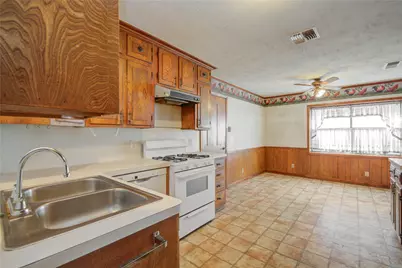 1510 W 11th Street, Freeport, TX 77541 - Photo 16