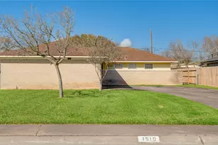 1510 W 11th St, Freeport, TX 77541 - Photo 2