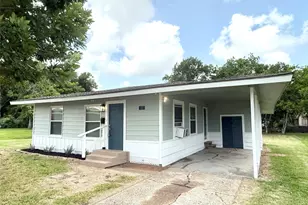 117 Oak Dr, Lake Jackson, TX 77566 - Photo 1