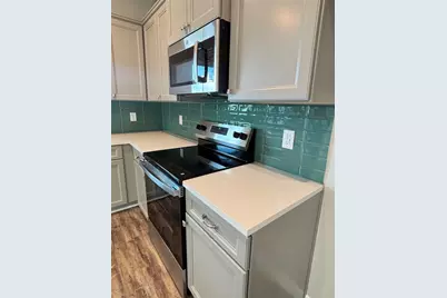 423 Calumet, Palacios, TX 77465 - Photo 12