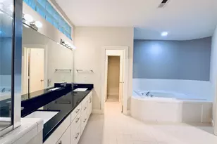 9813 Cynthia Ann Ct, Houston, TX 77025 - Photo 6
