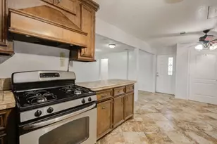 811 W 7th St, Freeport, TX 77541 - Photo 12