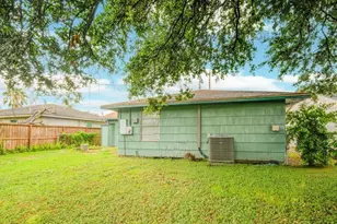 811 W 7th St, Freeport, TX 77541 - Photo 32