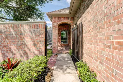 2425 Spellbrook Court, League City, TX 77573 - Photo 4