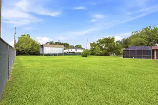 12211 3rd St, Santa Fe, TX 77510 - Photo 36
