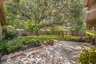 1506 Oak Hollow Drive, Friendswood, TX 77546 - Photo 24