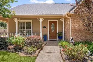 1506 Oak Hollow Dr, Friendswood, TX 77546 - Photo 2