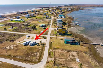 1040 Rollover Lane, Gilchrist, TX 77617 - Photo 8