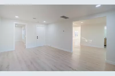 1310 E 34th Street, Houston, TX 77022 - Photo 8