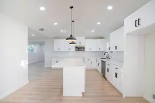 1310 E 34th St, Houston, TX 77022 - Photo 1