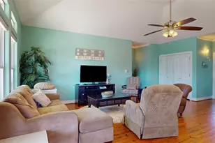 1121 Blue Water Dr, Crystal Beach, TX 77650 - Photo 8