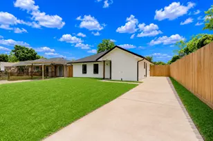863 Marcolin St, Houston, TX 77088 - Photo 2