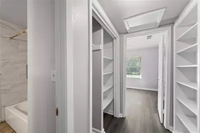6138 Kenilwood Drive, Houston, TX 77033 - Photo 12