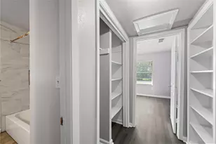 6138 Kenilwood Dr, Houston, TX 77033 - Photo 12