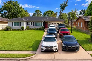 8521 Western Dr, Houston, TX 77055 - Photo 2