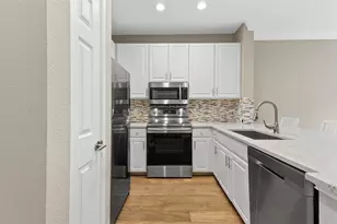 2400 McCue Rd, Houston, TX 77056 - Photo 8