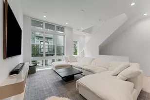 5854 E Post Oak Ln, Houston, TX 77055 - Photo 10