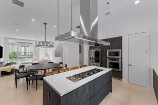 5854 E Post Oak Ln, Houston, TX 77055 - Photo 2