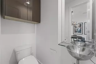 5854 E Post Oak Ln, Houston, TX 77055 - Photo 12