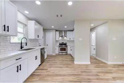 5611 Doulton Drive Drive, Houston, TX 77033 - Photo 4