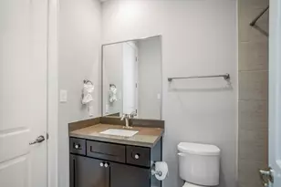 1032 W 26th St, Houston, TX 77008 - Photo 8