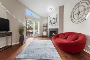 10855 Meadowglen Ln, Houston, TX 77042 - Photo 14