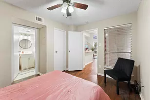 10855 Meadowglen Ln, Houston, TX 77042 - Photo 12