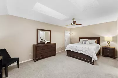 10855 Meadowglen Lane #729, Houston, TX 77042 - Photo 16