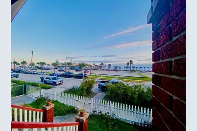 2528 Avenue Q 1/2 #Up West, Galveston, TX 77550 - Photo 2