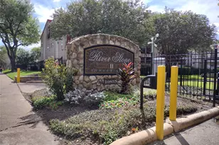 10855 Meadowglen Ln, Houston, TX 77042 - Photo 2