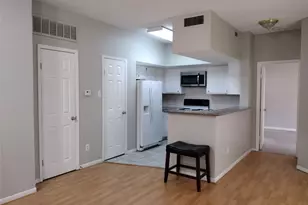10855 Meadowglen Ln, Houston, TX 77042 - Photo 4