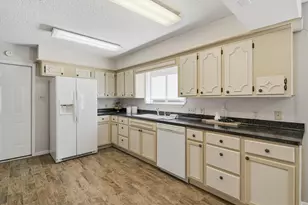 523 White Wing Ct, Dickinson, TX 77539 - Photo 6