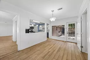 5119 Patrick Henry, Bellaire, TX 77401 - Photo 2