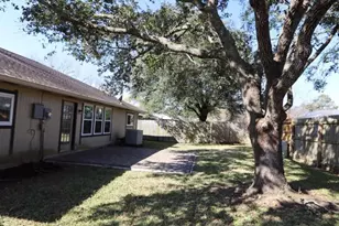 15815 Pilgrim Hall Dr, Friendswood, TX 77546 - Photo 10
